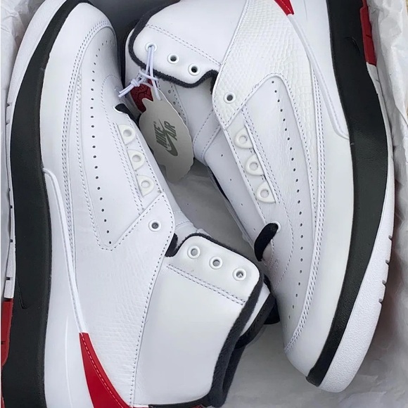 Nike Air Jordan 2 OG Chicago white Black Varsity Red DX2454-106 size 8 - 13 - Picture 4 of 14